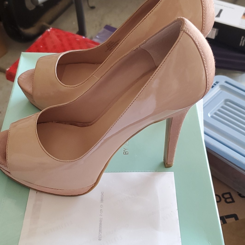 Shoes - Picture 2 of 4
